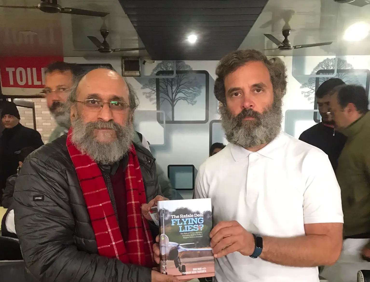 Paranjoy Guha Thakurta gifting his book to rahul gandhi