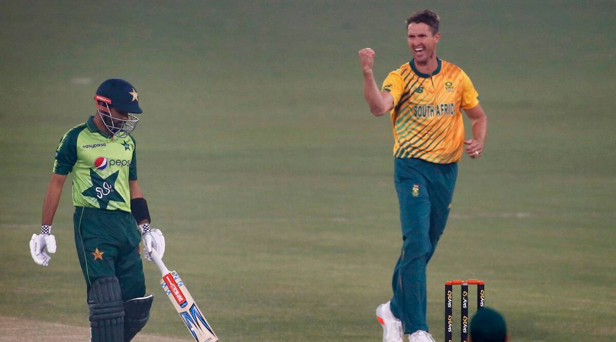 Dwaine Pretorius celebrating after taking wicket