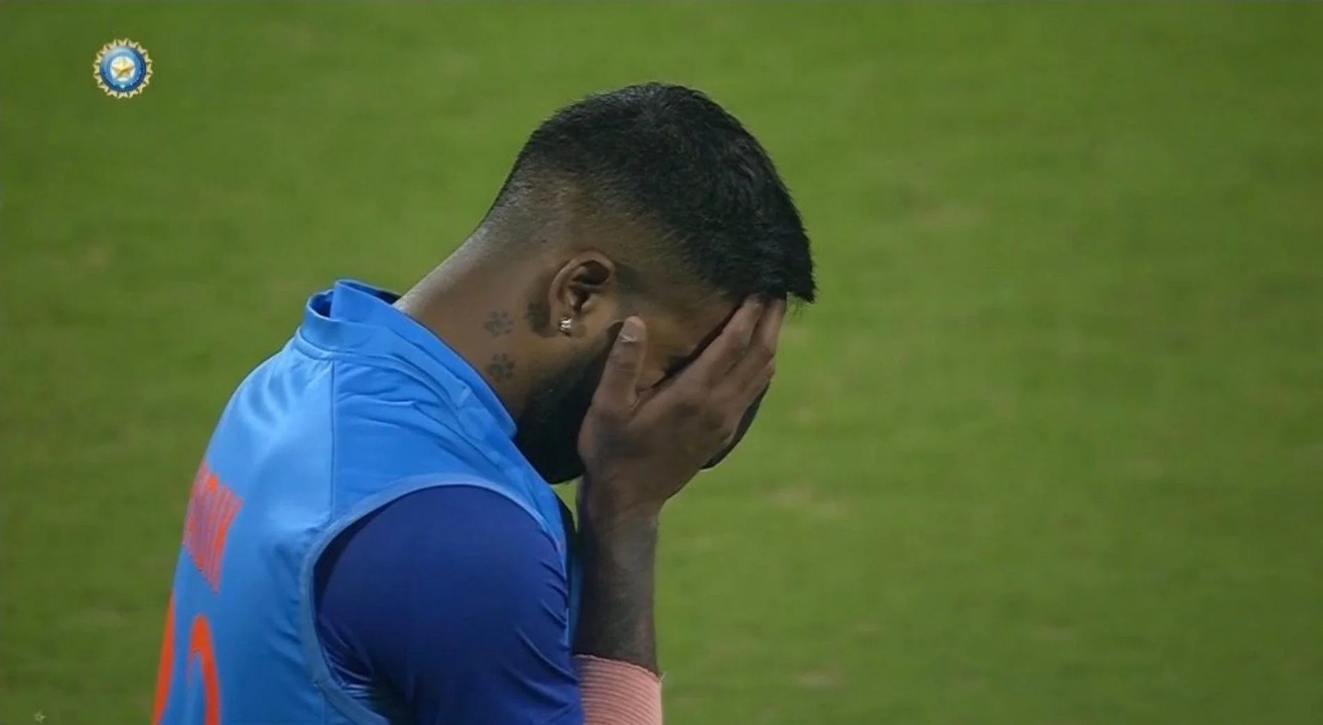 hardik pandya in a frustrated mood