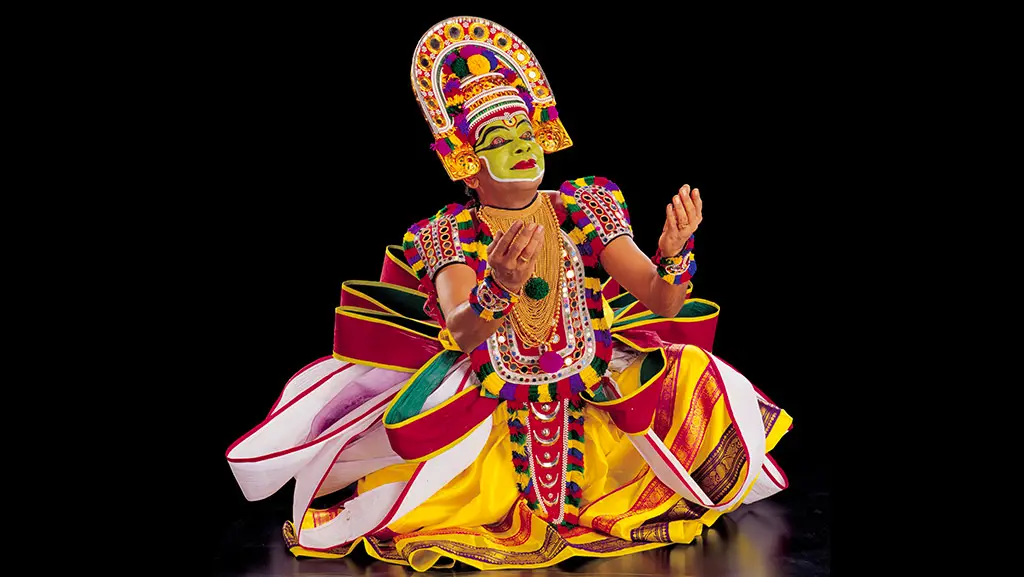 an artist performing Ottanthullal